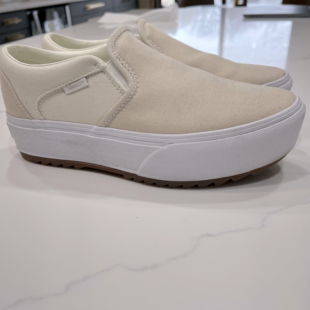 Women’s Vans size 8 
Platform stackform slip-on